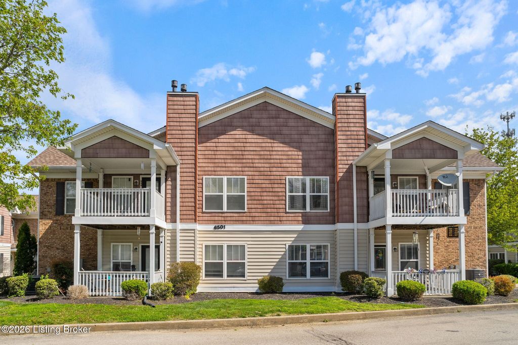 Photo of 6501 Brook Bend Way #124, Louisville, KY 40229 (MLS # 1707767)