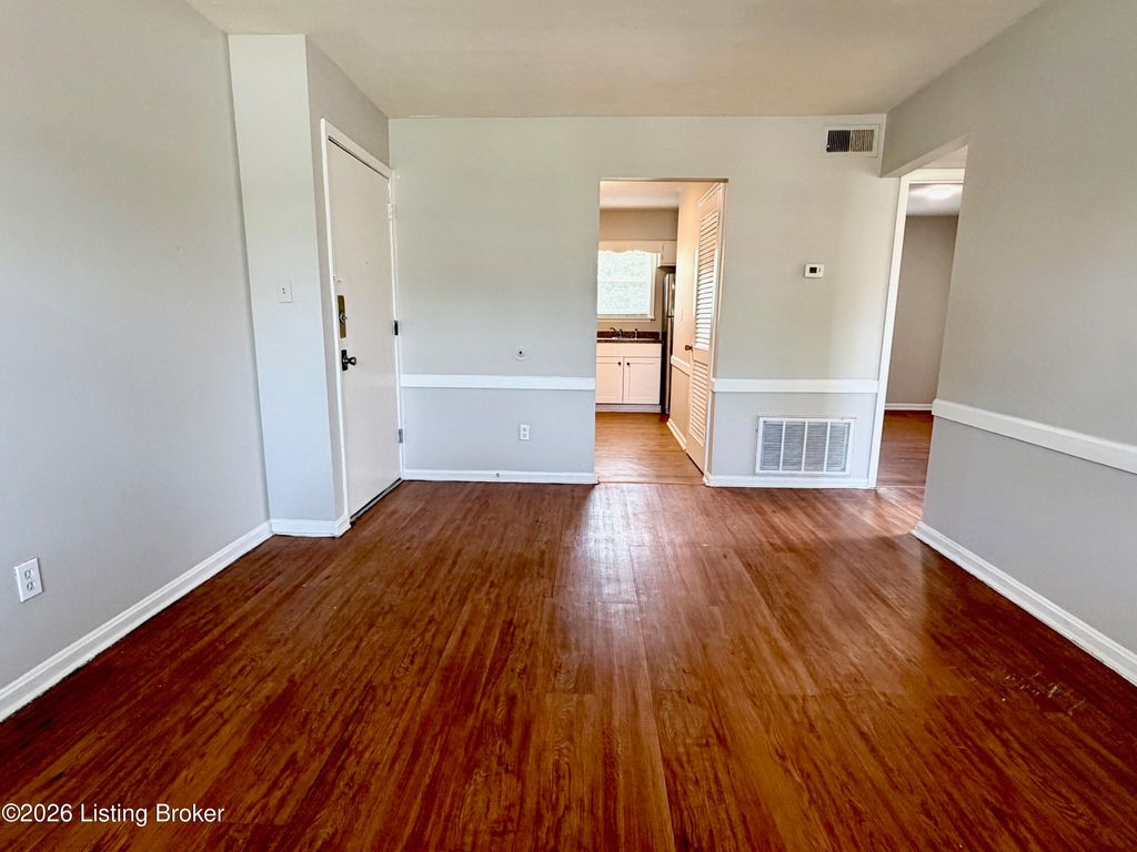 Photo of 3705 Briarbridge Ln #4, Louisville, KY 40218 (MLS # 1714430)