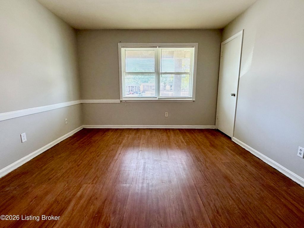 Photo of 3705 Briarbridge Ln #4, Louisville, KY 40218 (MLS # 1714430)