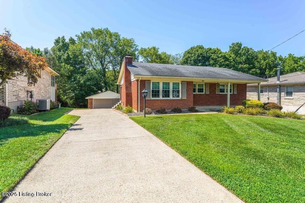 Photo of 7006 Norlynn Dr, Louisville, KY 40228 (MLS # 1703796)