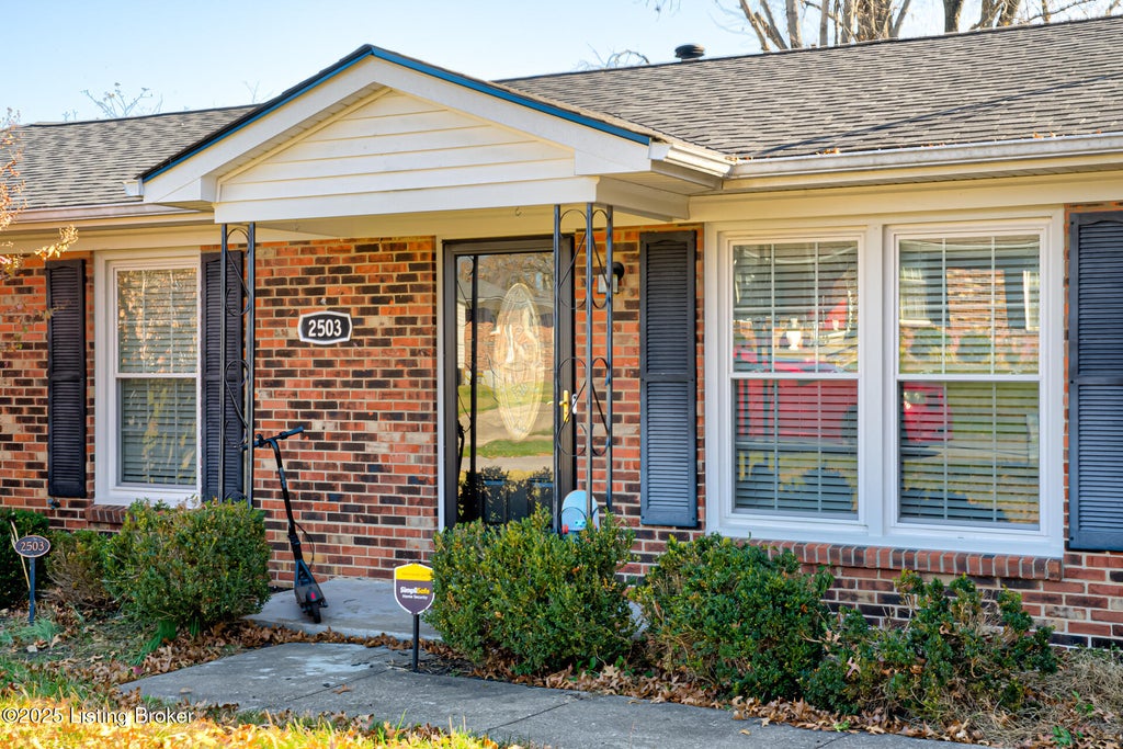 Photo of 2503 Post Ct, Louisville, KY 40299 (MLS # 1733433)