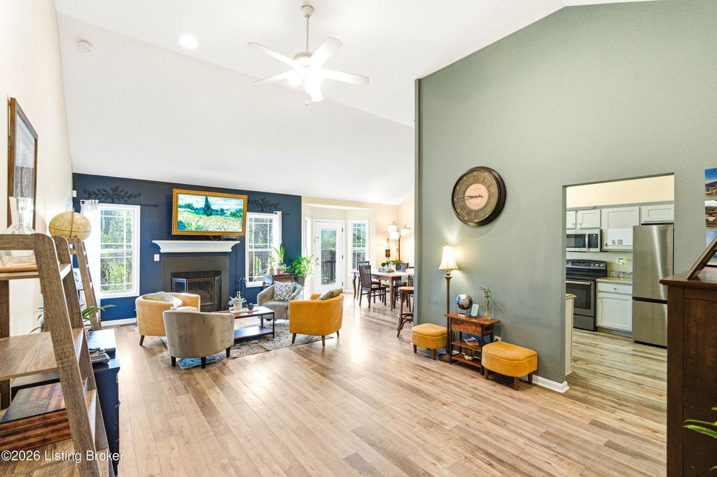 Photo of 6405 Hollow Tree Rd, Louisville, KY 40228 (MLS # 1713920)