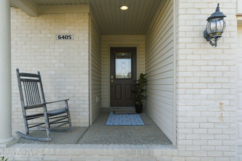 Photo of 6405 Hollow Tree Rd, Louisville, KY 40228 (MLS # 1713920)