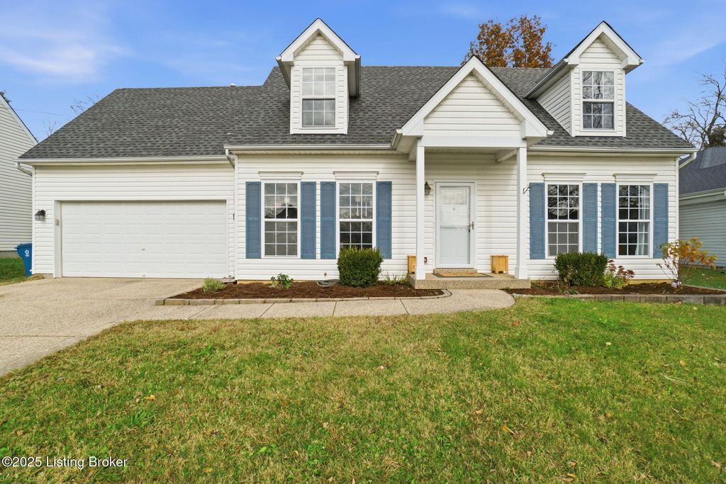 Photo of 8603 Confederate Place Dr, Pewee Valley, KY 40056 (MLS # 1703172)