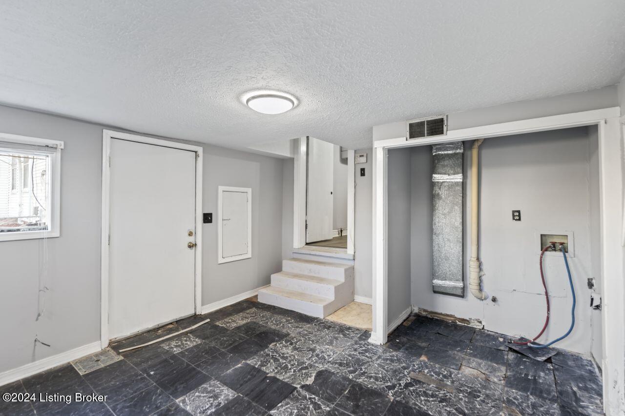 Louisville, Kentucky 40211, United States, 1 Bedroom Bedrooms, ,1 BathroomBathrooms,Residential,Active,27719