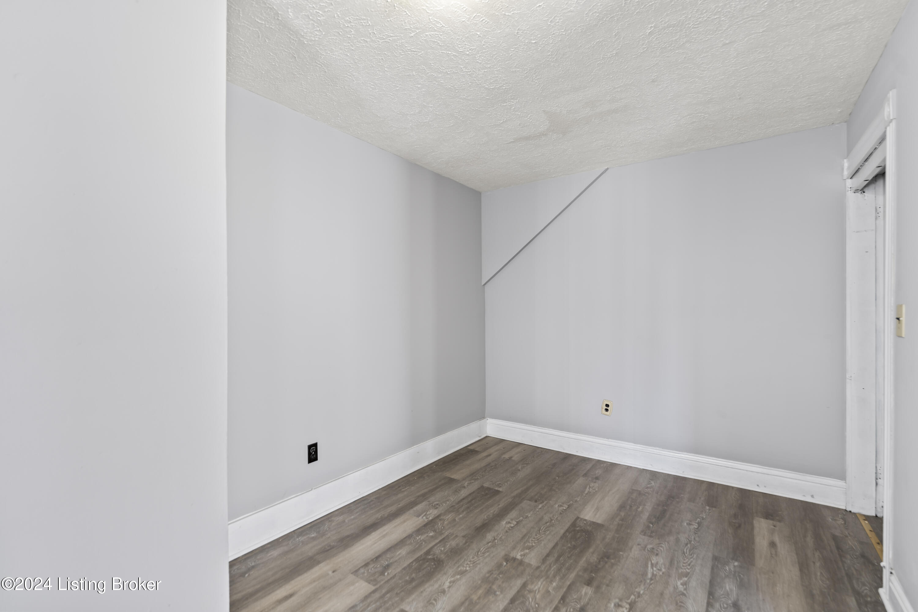 Louisville, Kentucky 40211, United States, 1 Bedroom Bedrooms, ,1 BathroomBathrooms,Residential,Active,27719