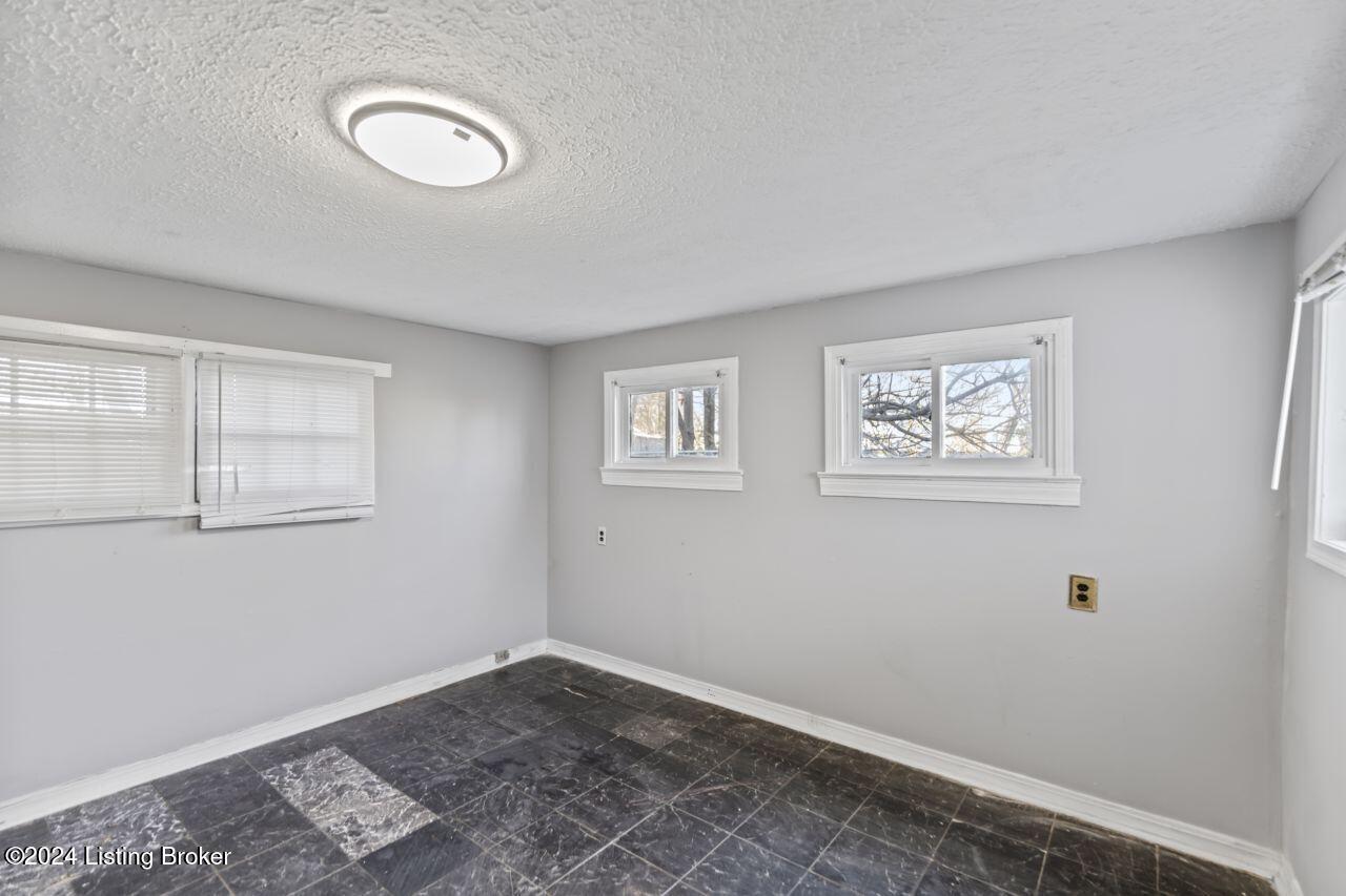 Louisville, Kentucky 40211, United States, 1 Bedroom Bedrooms, ,1 BathroomBathrooms,Residential,Active,27719