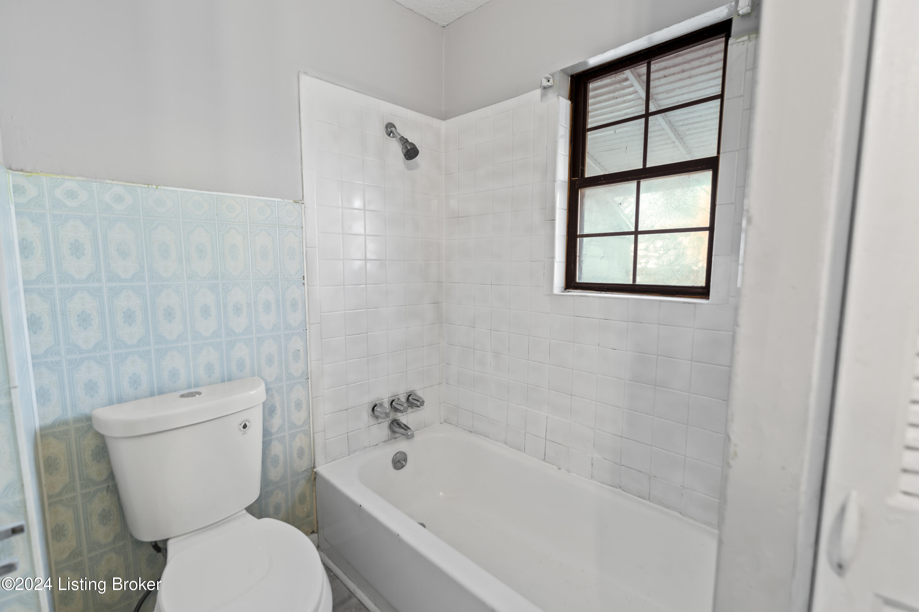 Louisville, Kentucky 40211, United States, 1 Bedroom Bedrooms, ,1 BathroomBathrooms,Residential,Active,27719