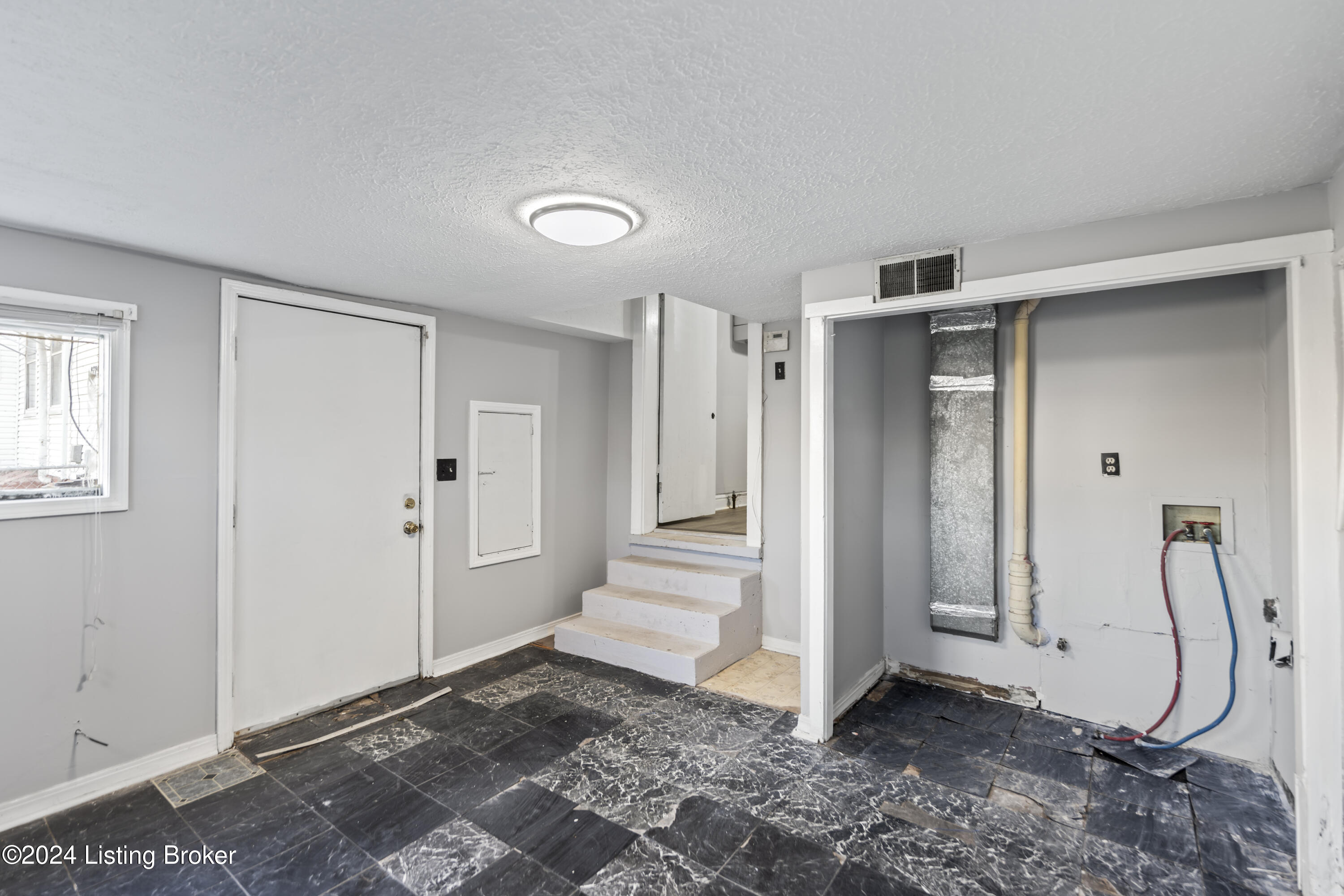 Louisville, Kentucky 40211, United States, 1 Bedroom Bedrooms, ,1 BathroomBathrooms,Residential,Active,27719