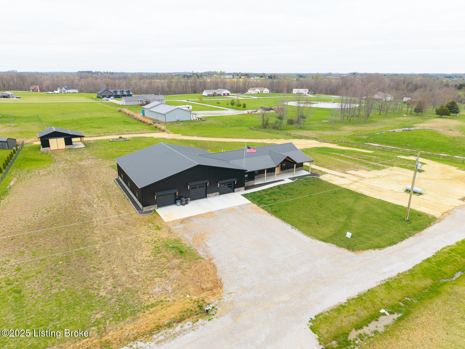 62 Shannon Way, Clarkson, Kentucky image 2