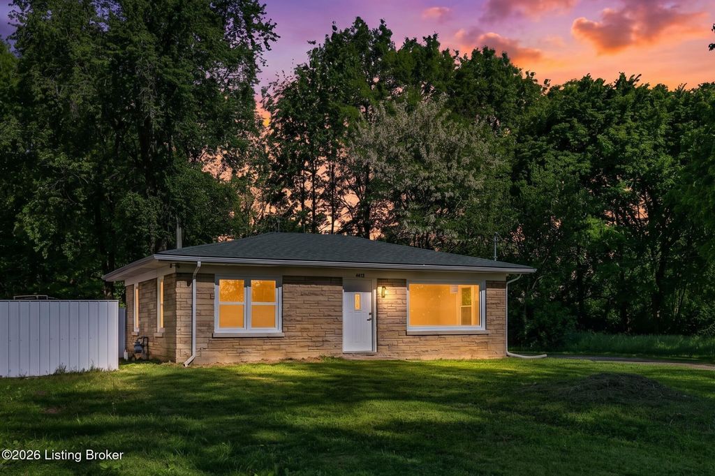 Photo of 4322 Lynnview Dr, Louisville, KY 40216 (MLS # 1715250)