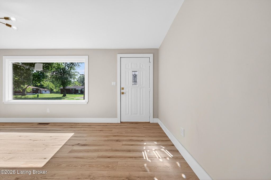 Photo of 4322 Lynnview Dr, Louisville, KY 40216 (MLS # 1715250)