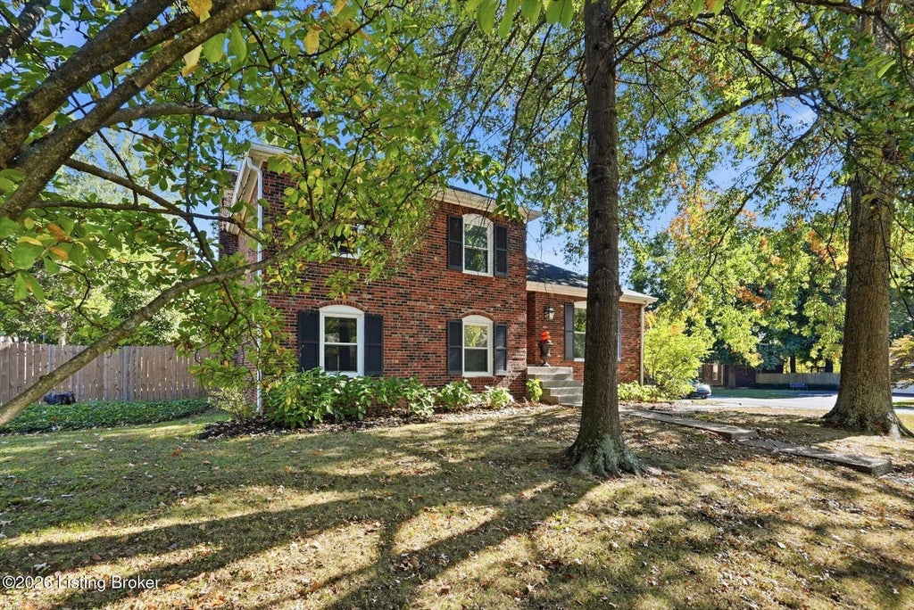 Photo of 10604 Linn Station Rd, Louisville, KY 40223 (MLS # 1731996)