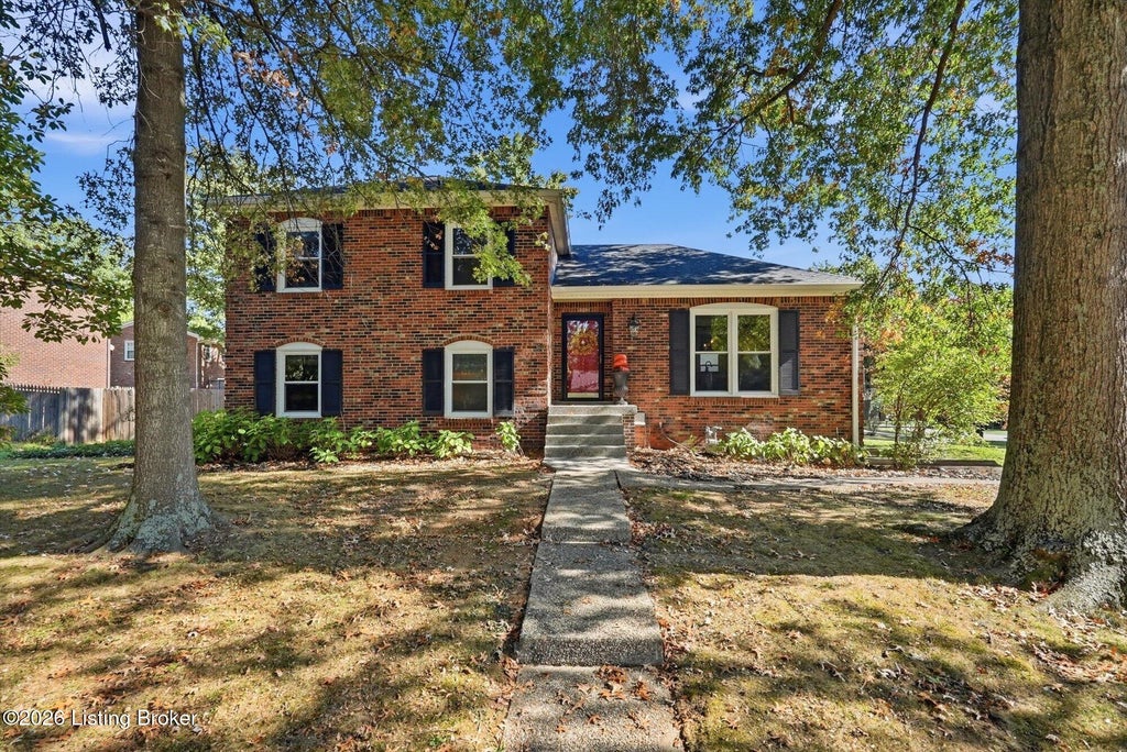 Photo of 10604 Linn Station Rd, Louisville, KY 40223 (MLS # 1731996)