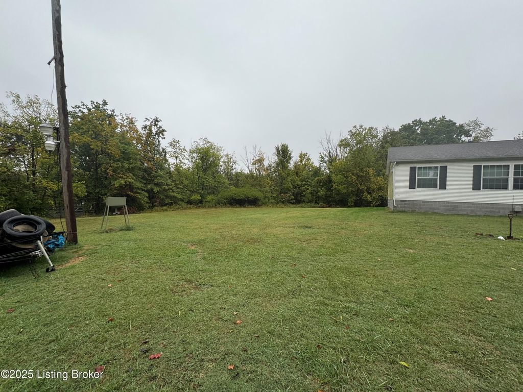 Photo of 407 Maple Ct, La Grange, KY 40031 (MLS # 1699034)