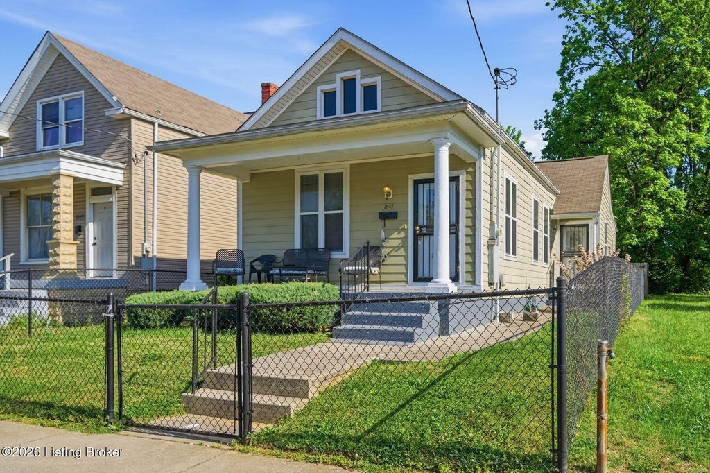 Photo of 1847 Date St, Louisville, KY 40210 (MLS # 1716042)