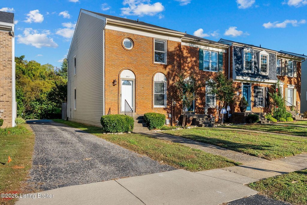 Photo of 2717 Langdon Dr, Louisville, KY 40241 (MLS # 1708203)