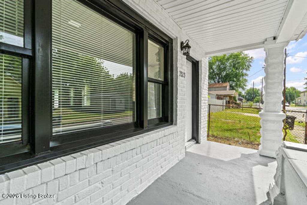 Photo of 1525 Hale Ave, Louisville, KY 40210 (MLS # 1715621)