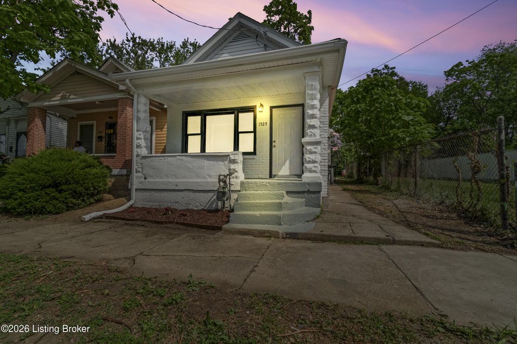 Photo of 1525 Hale Ave, Louisville, KY 40210 (MLS # 1715621)