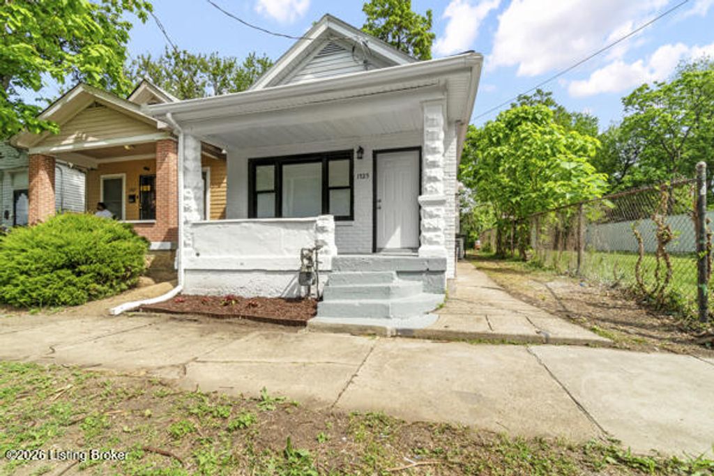 Photo of 1525 Hale Ave, Louisville, KY 40210 (MLS # 1715621)