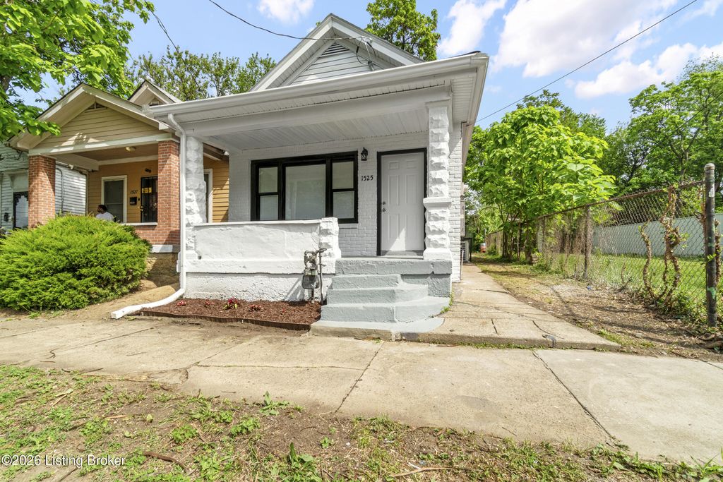 Photo of 1525 Hale Ave, Louisville, KY 40210 (MLS # 1715621)