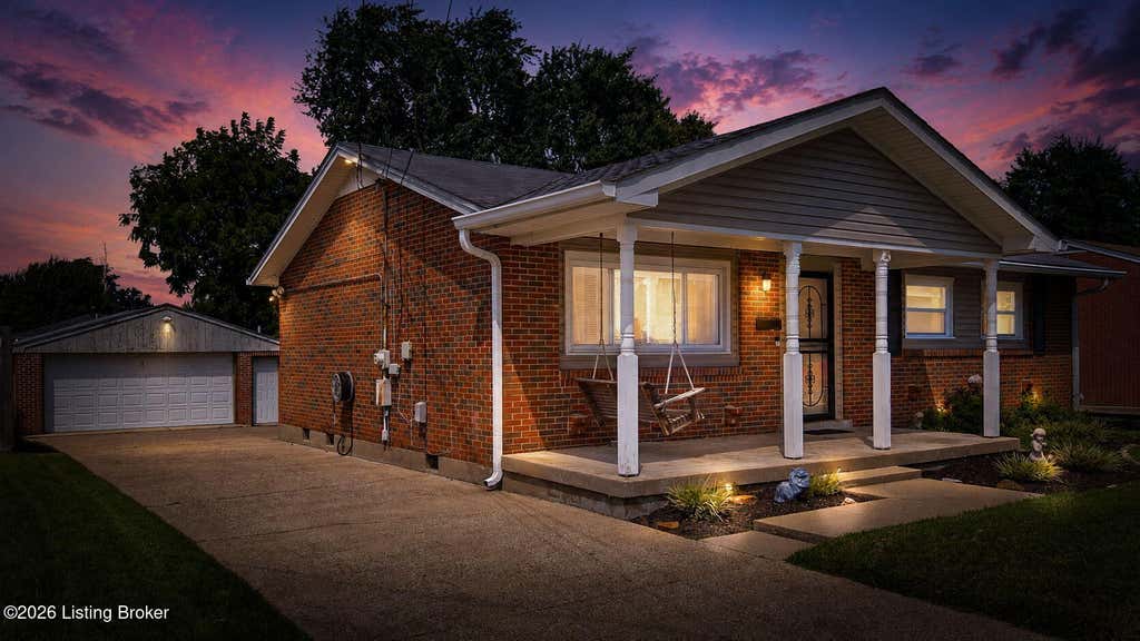 Photo of 9806 West Ave, Louisville, KY 40272 (MLS # 1725794)