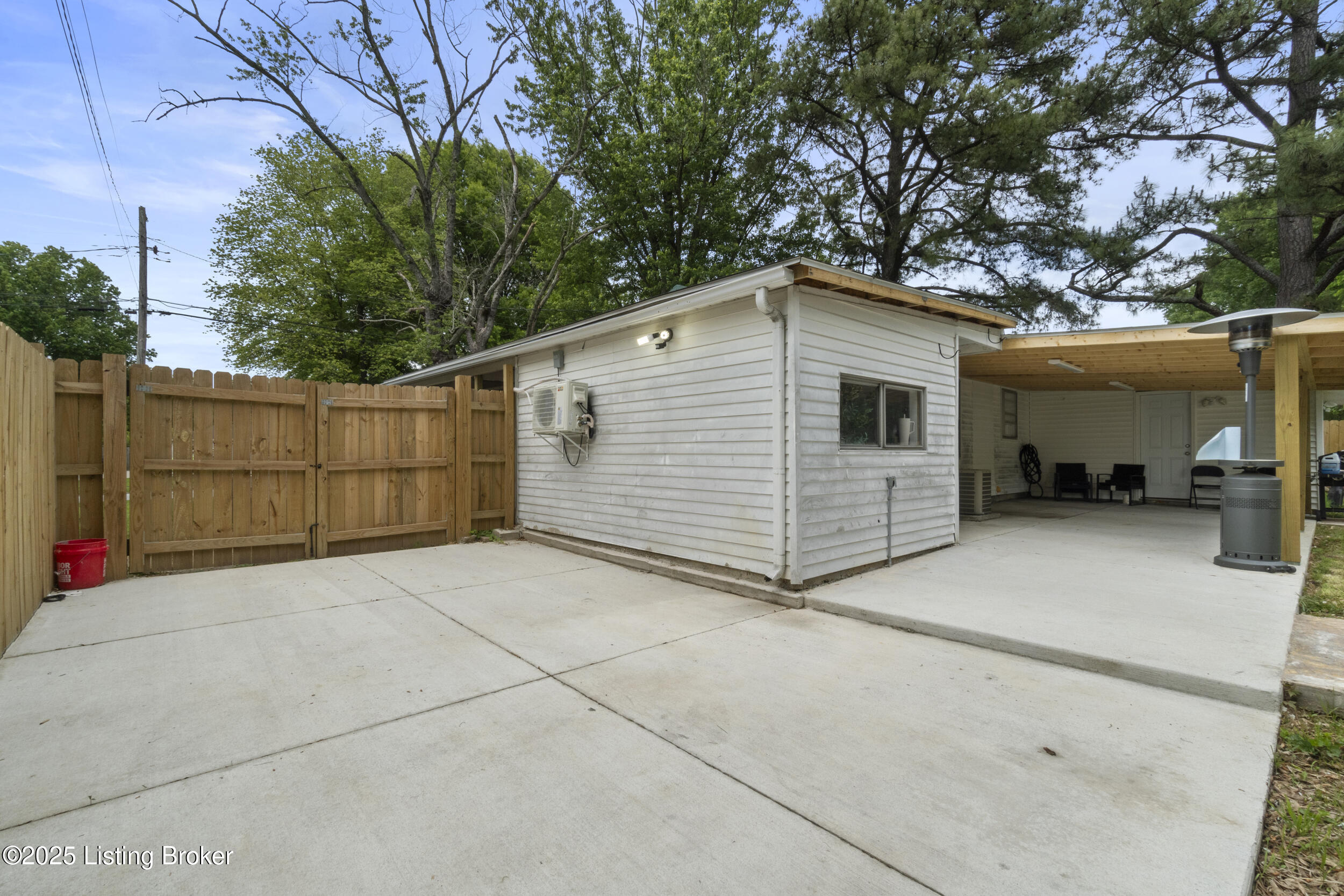 9927 Donerail Way, Louisville, Kentucky image 32