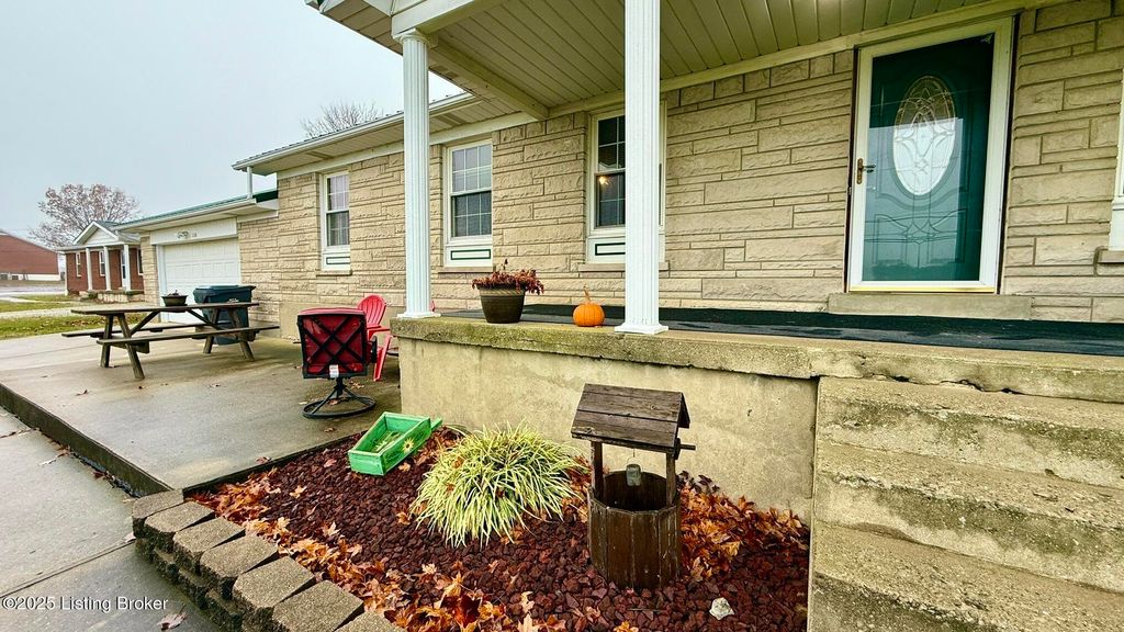 Photo of 110 Allen Lake Rd Rd, Brandenburg, KY 40108 (MLS # 1704178)