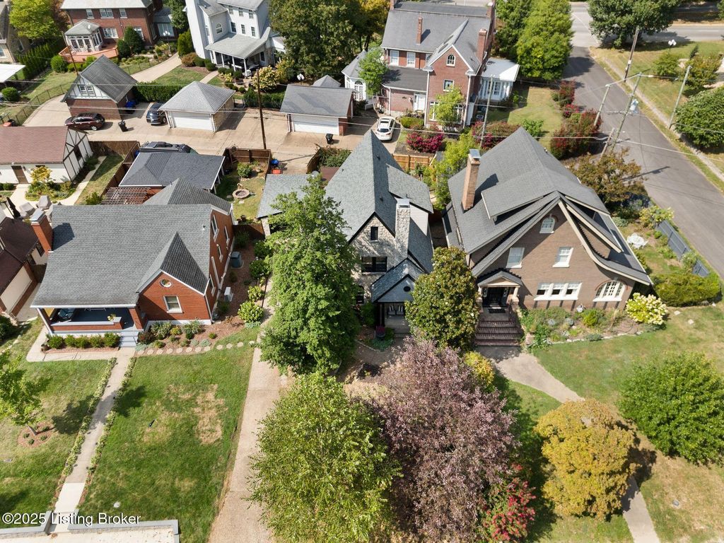 Photo of 1285 Royal Ave, Louisville, KY 40204 (MLS # 1700507)