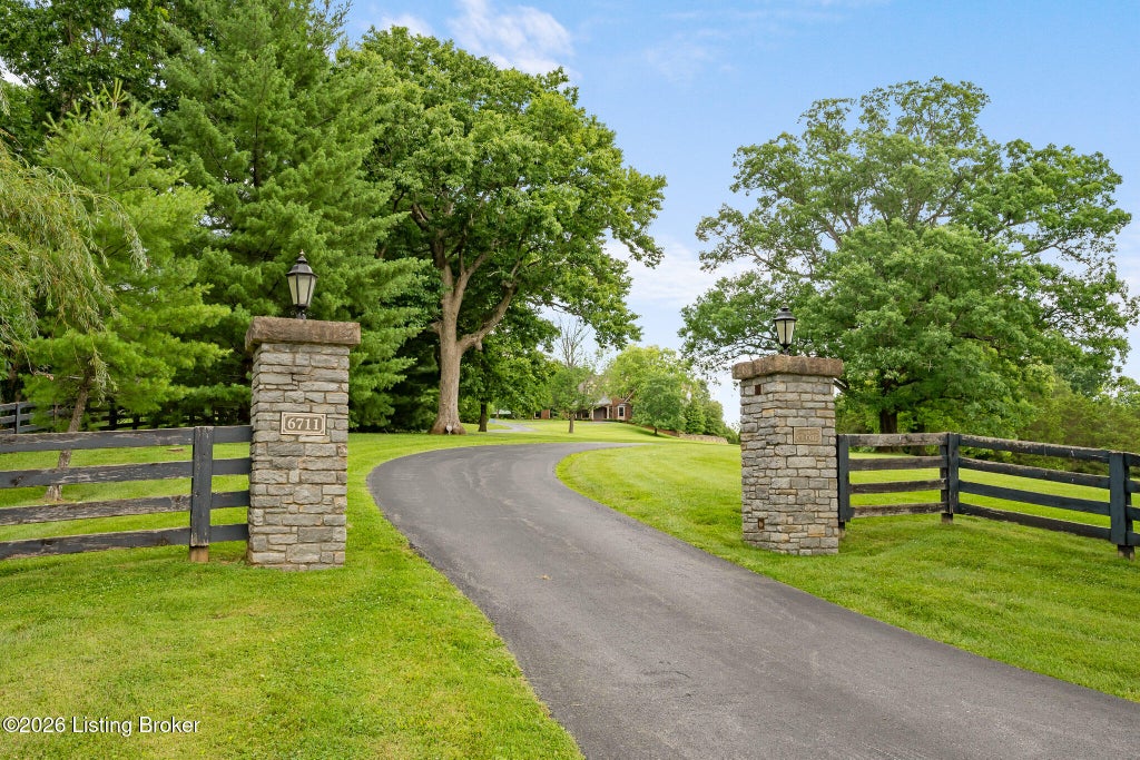 Photo of 6711 Highway 329, Crestwood, KY 40014 (MLS # 1731647)