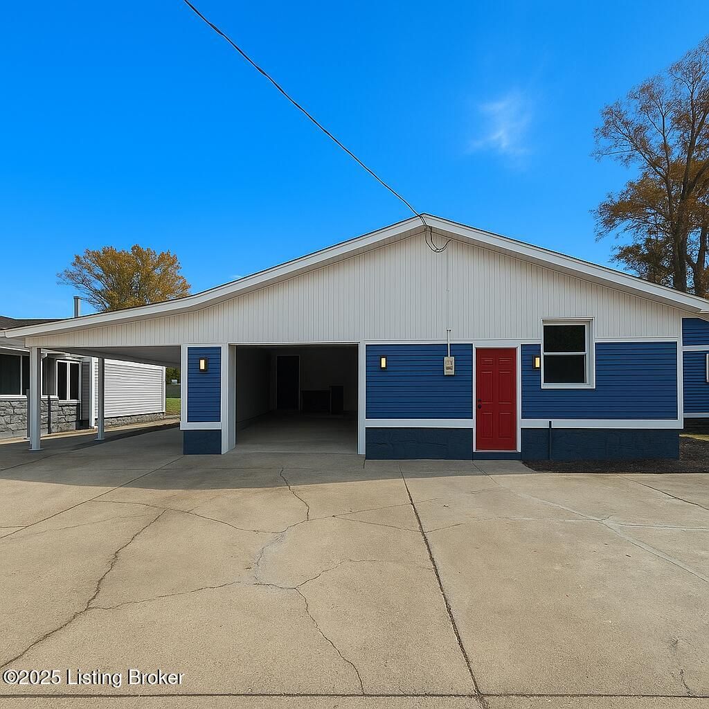 Photo of 4308 Sadie Ln, Louisville, KY 40216 (MLS # 1710177)