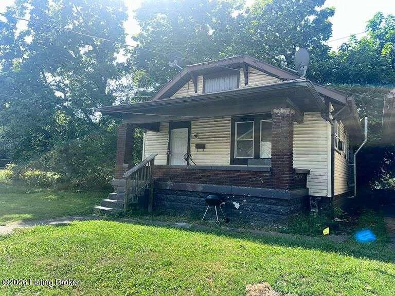 Photo of 1412 Hemlock St, Louisville, KY 40211 (MLS # 1727725)