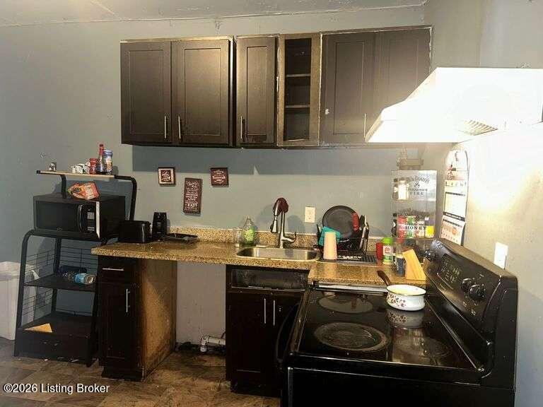 Photo of 1412 Hemlock St, Louisville, KY 40211 (MLS # 1727725)
