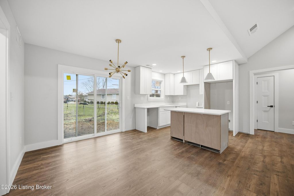 Photo of 1606 Betances Ct, La Grange, KY 40031 (MLS # 1707231)