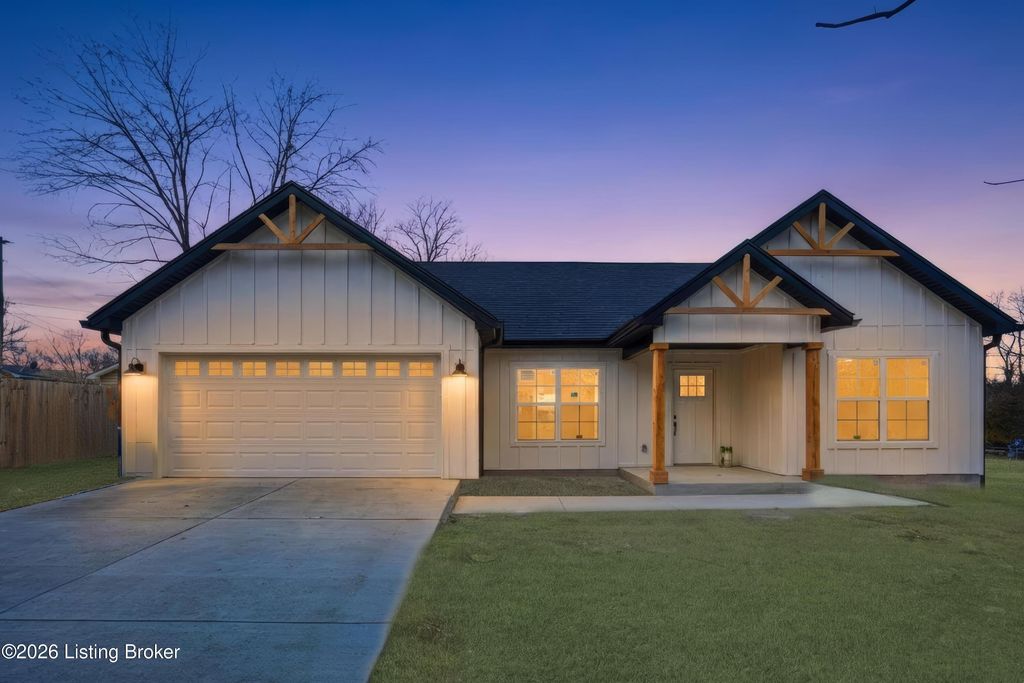 Photo of 1606 Betances Ct, La Grange, KY 40031 (MLS # 1707231)