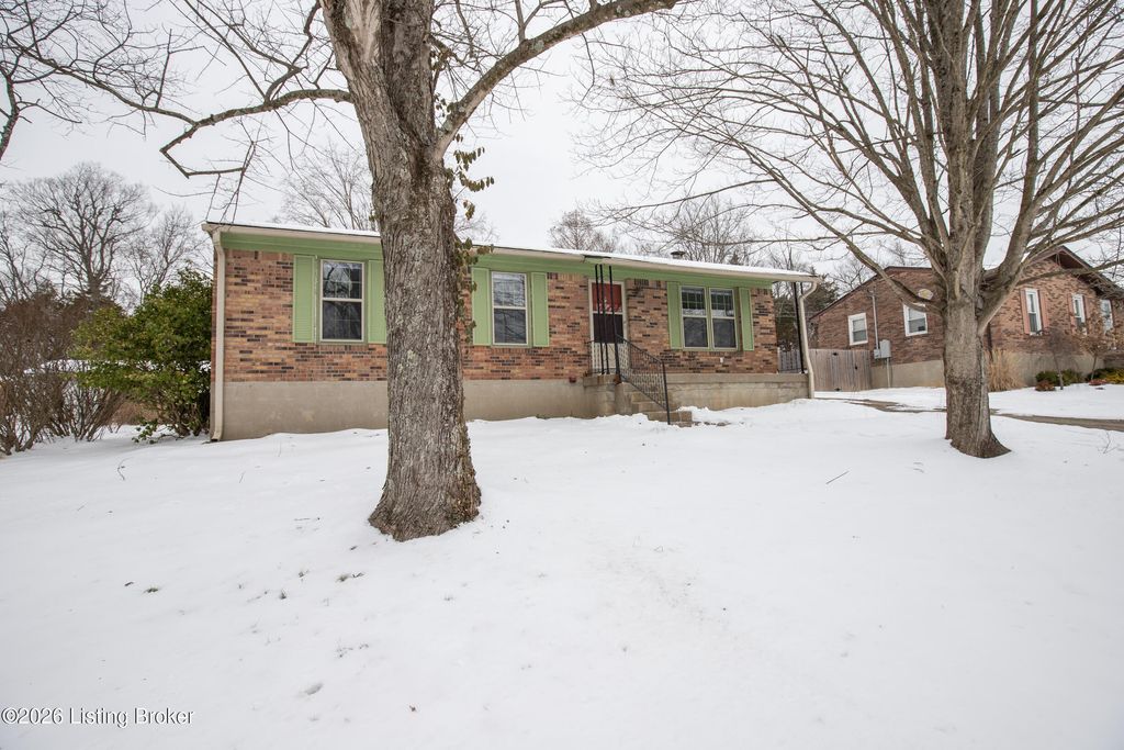 Photo of 1013 E Mailback Way, Crestwood, KY 40014 (MLS # 1707995)