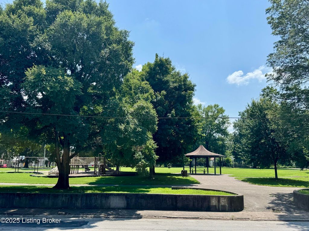 Photo of 1913 Duncan St, Louisville, KY 40203 (MLS # 1708982)