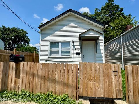 Photo of 1913 Duncan St, Louisville, KY 40203 (MLS # 1708982)