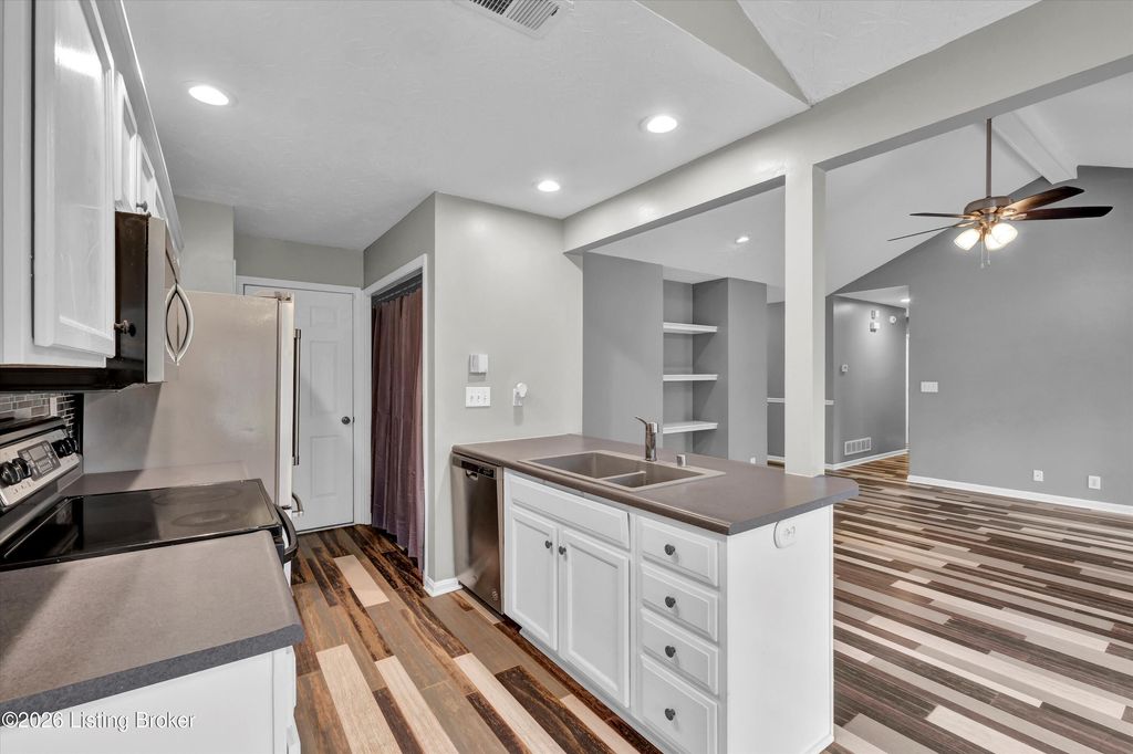 Photo of 11113 Brook Bend Ct, Louisville, KY 40229 (MLS # 1710082)