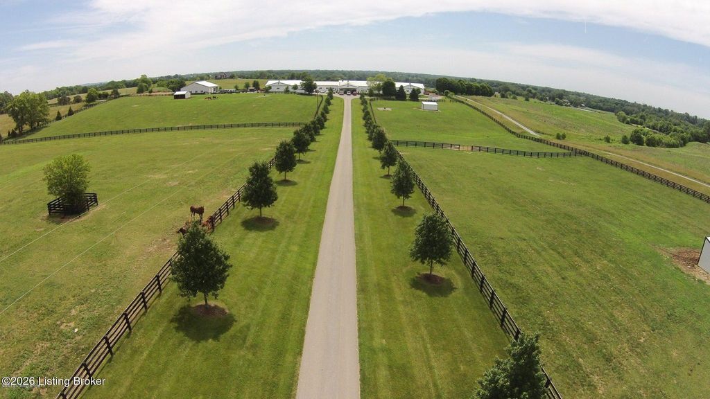 Photo of 3659 Taylorsville Rd, Shelbyville, KY 40065 (MLS # 1708121)