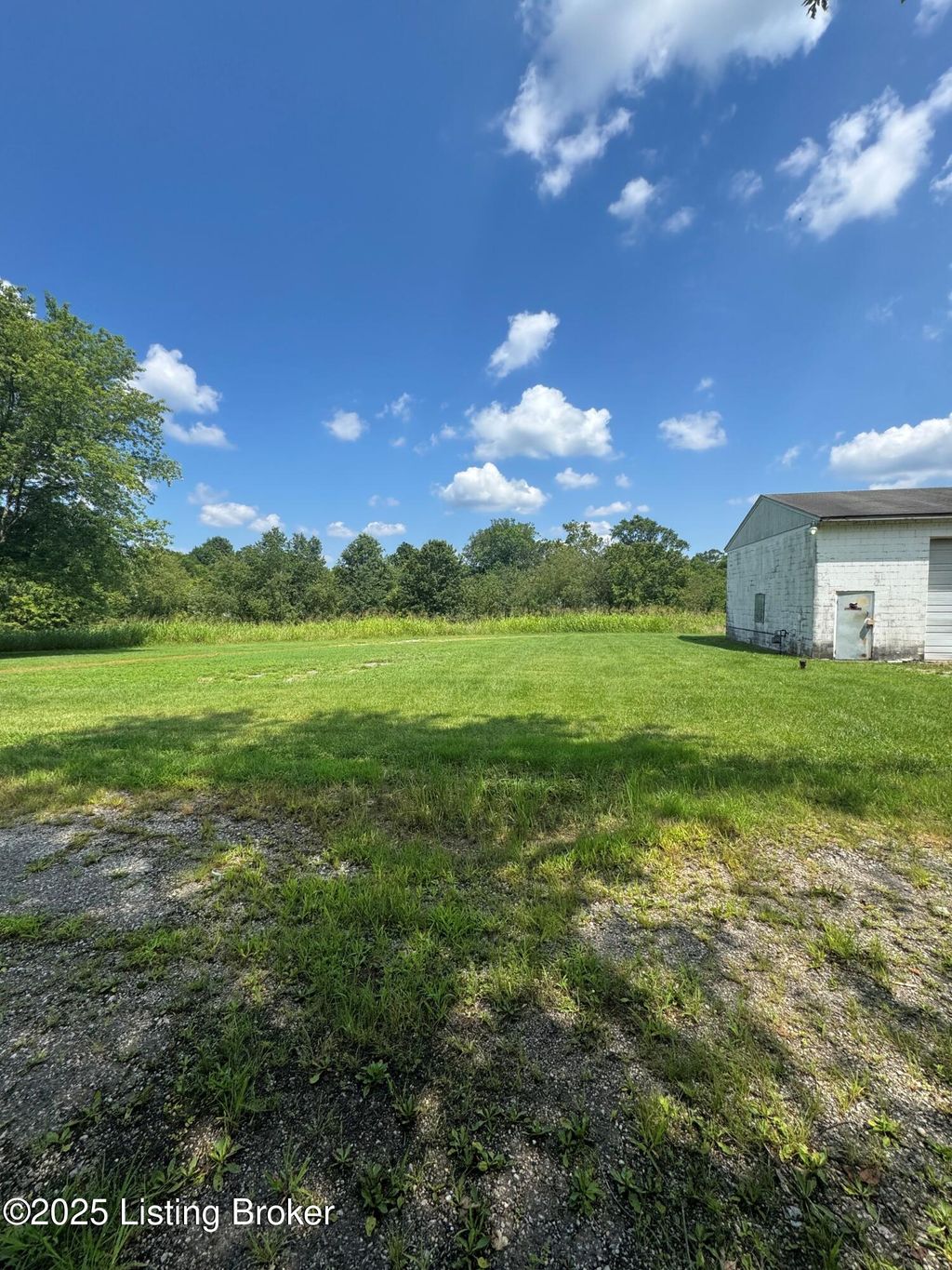 Photo of 13111 Meadowlawn Dr, Louisville, KY 40272 (MLS # 1715716)