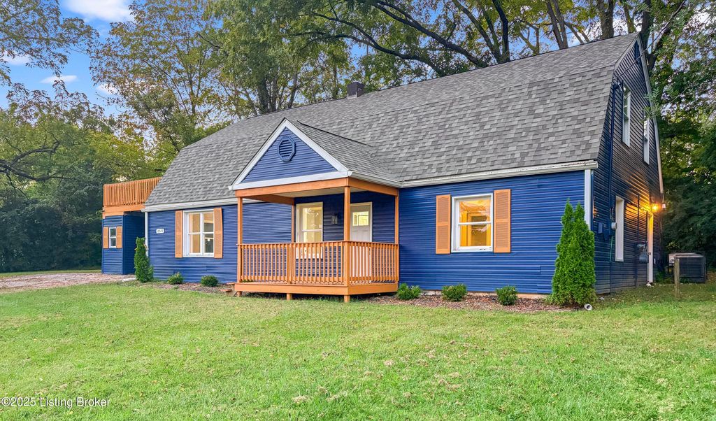 Photo of 10527 Fairview Ave, Louisville, KY 40299 (MLS # 1711651)