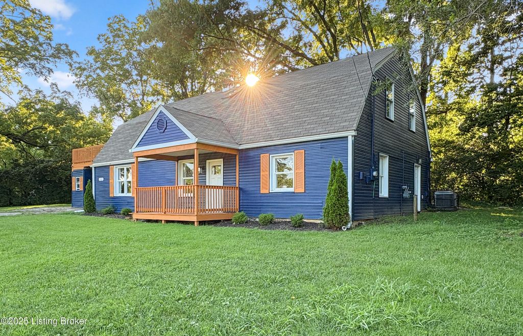 Photo of 10527 Fairview Ave, Louisville, KY 40299 (MLS # 1711651)