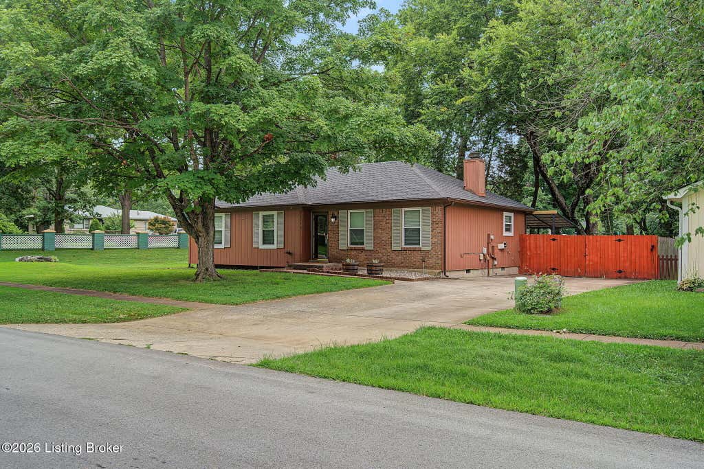 Photo of 7010 Bartlett Rd, Louisville, KY 40218 (MLS # 1724311)