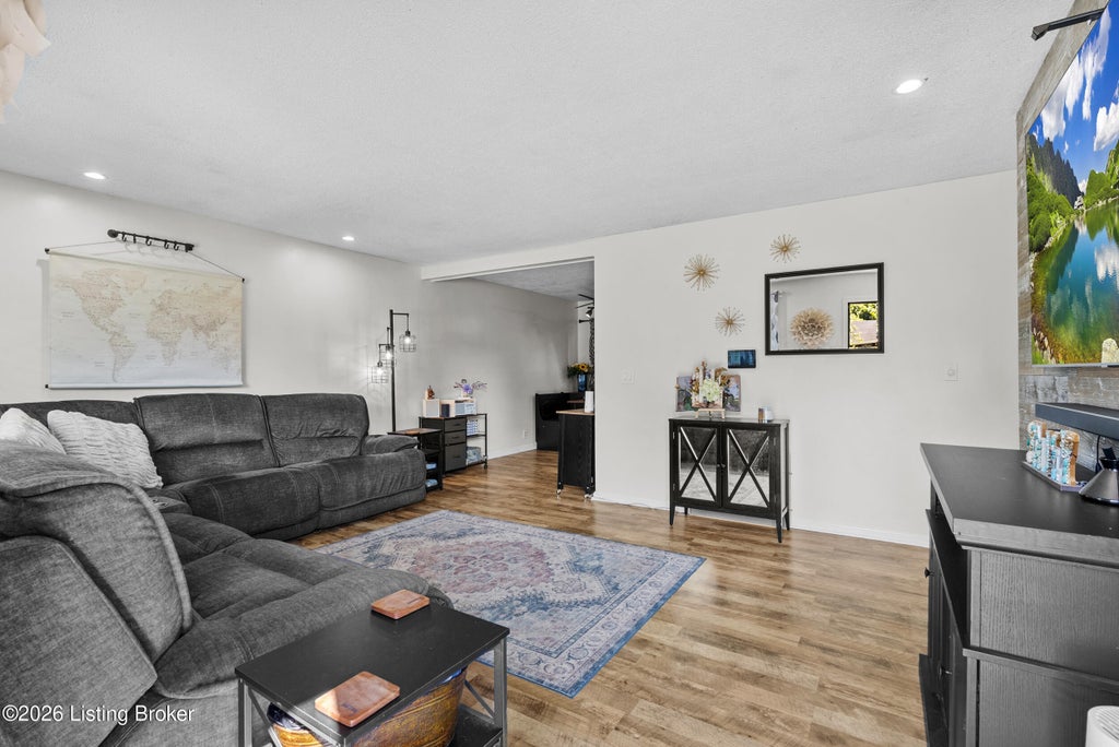 Photo of 4901 Libby Ln, Louisville, KY 40272 (MLS # 1728629)