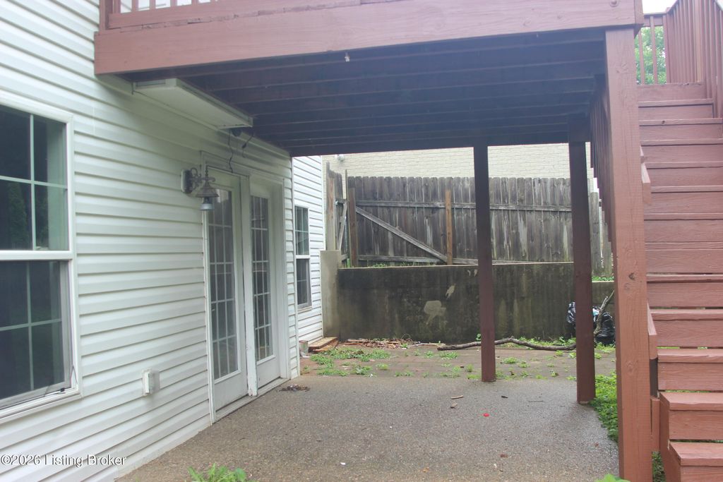 Photo of 6800 Brook Terrace Dr, Louisville, KY 40228 (MLS # 1718361)