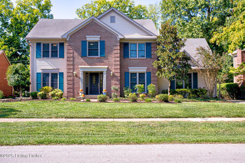 Photo of 9604 Tamarisk Pkwy, Louisville, KY 40223 (MLS # 1701588)
