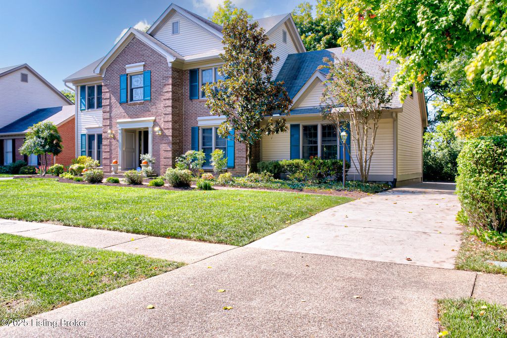 Photo of 9604 Tamarisk Pkwy, Louisville, KY 40223 (MLS # 1701588)