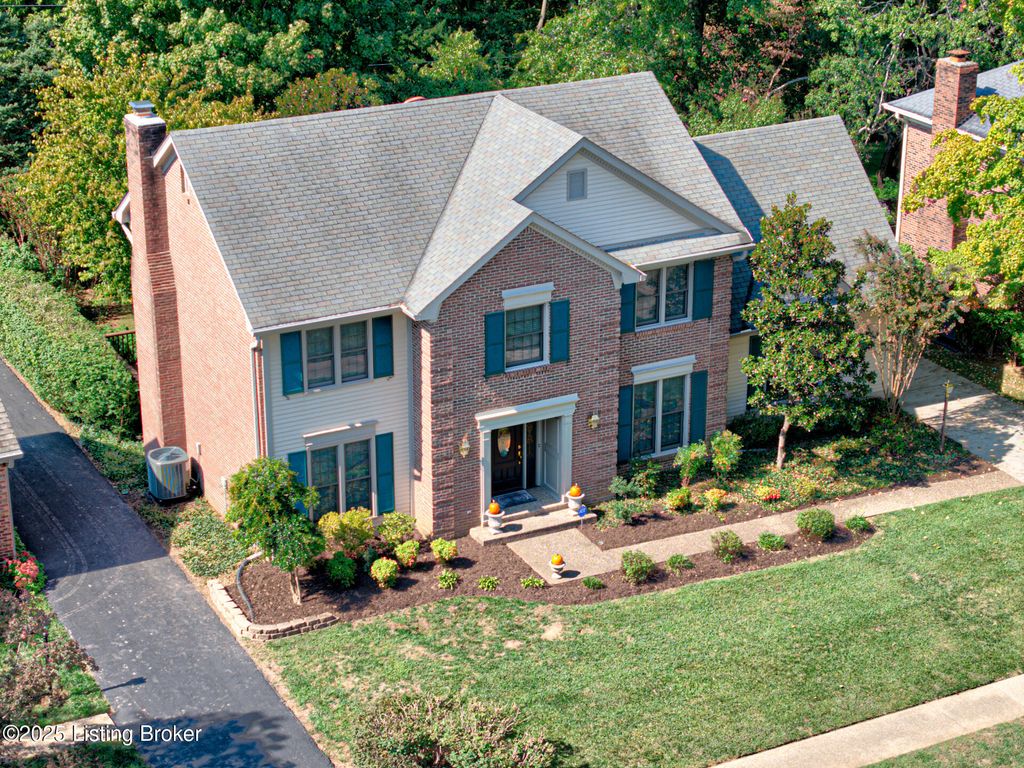 Photo of 9604 Tamarisk Pkwy, Louisville, KY 40223 (MLS # 1701588)