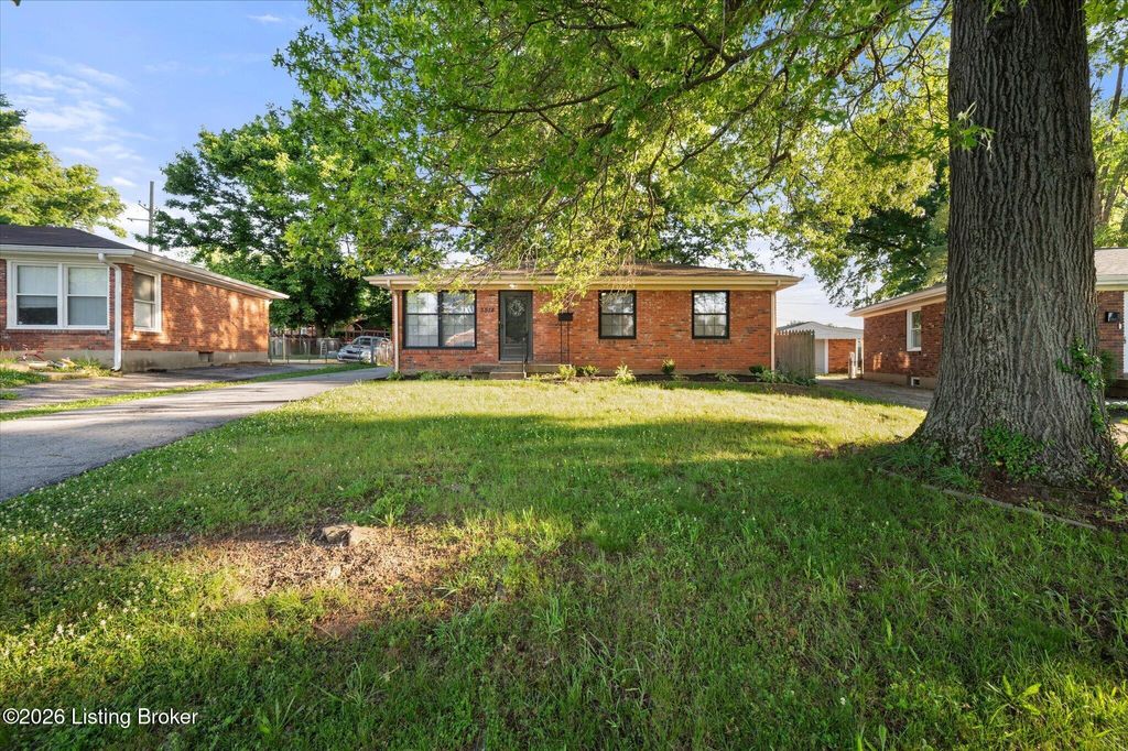 Photo of 3514 Saint Edwards Dr, Jeffersontown, KY 40299 (MLS # 1718970)